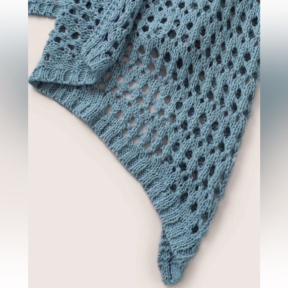 BloomChic Plain Texture Cut Out Asymmetrical Hem Cardigan - Picture 4 of 6